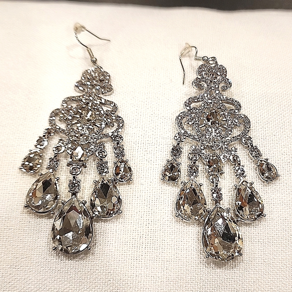 NWT Silver Rhinestone Chandelier Earrings